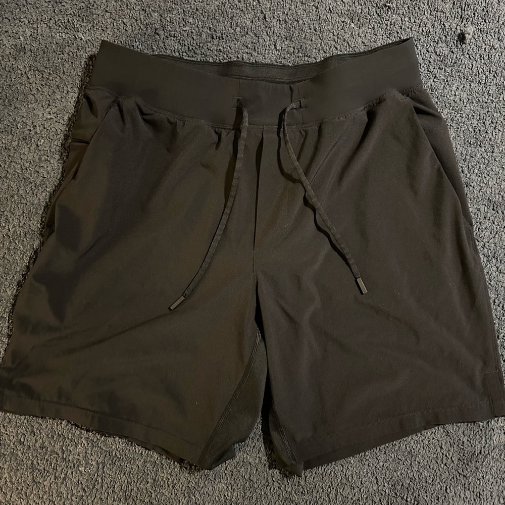 Lululemon Training Shorts w/ liner Sz. L
7 inch length